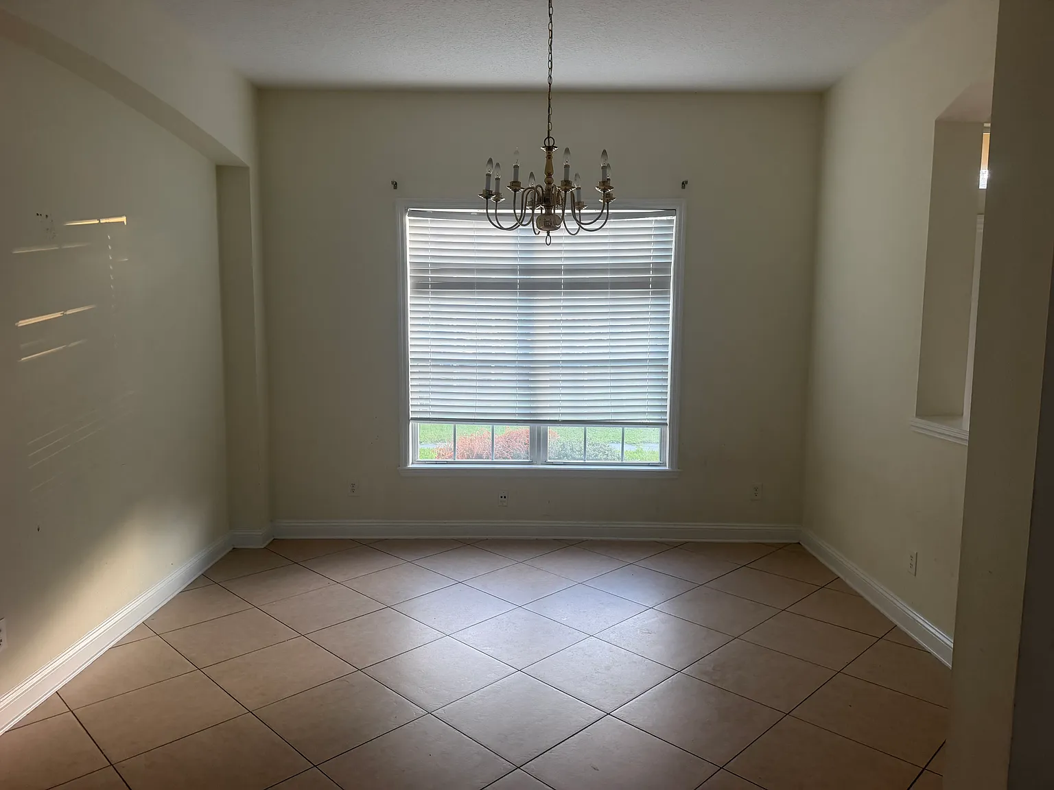 4 bed, 2089 sqft, $2,600 — Photo 3