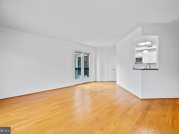 5th image of 800 S Saint Asaph St APT 306