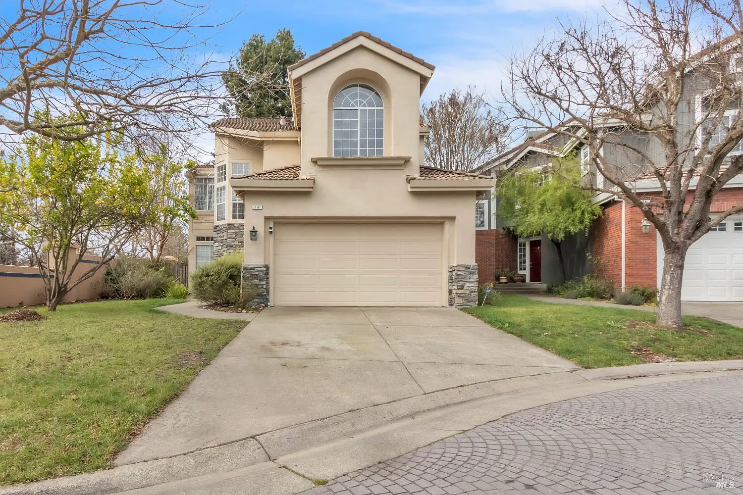 16 Arrowhead Court photo 1