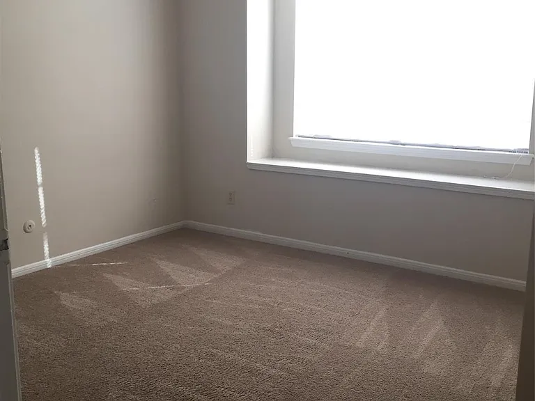 1106 Lyric Ln — Photo 4