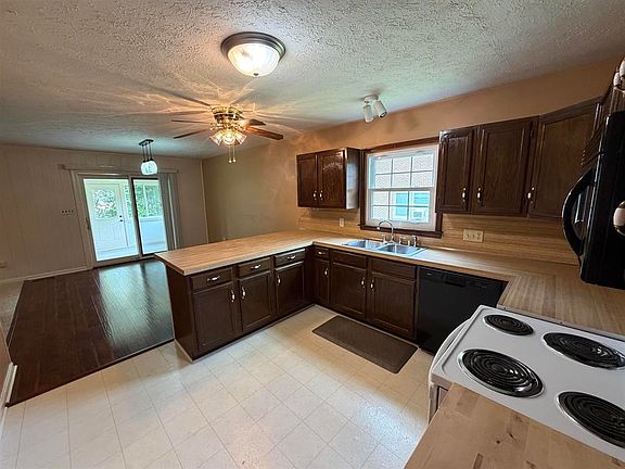 4th image of 3735 Marseille Dr