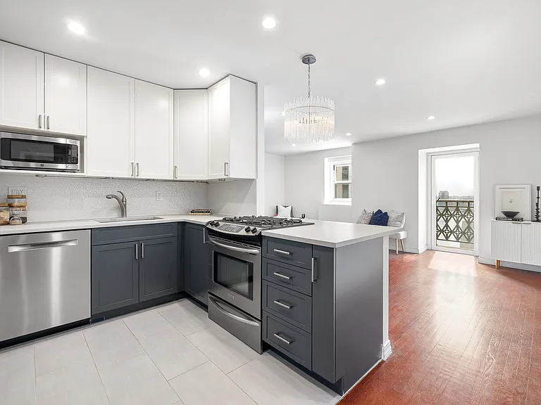 3 Hanover Sq #19J — Photo 1