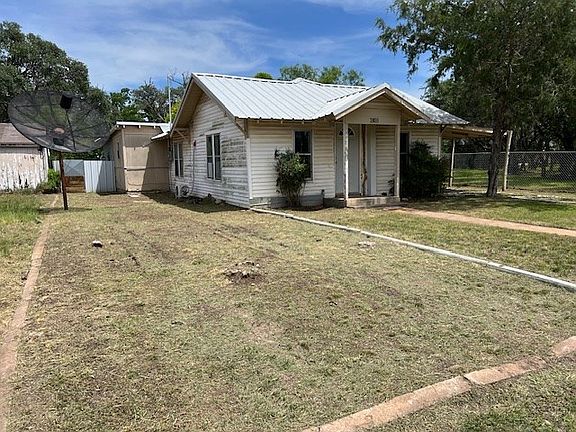 3rd image of 1803 S Pecan St
