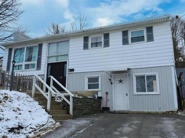 306 Hooper Rd, Endwell, NY 13760