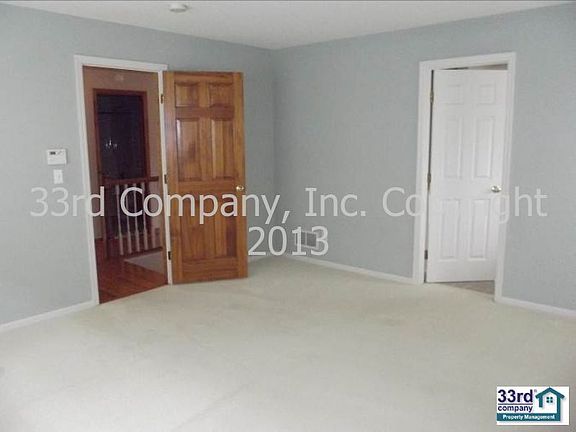 5th image of 2572 Oakridge Ct E