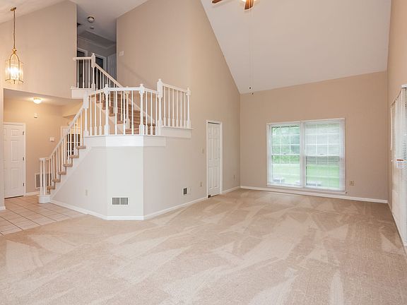 2nd image of 108 Glenmont Ct