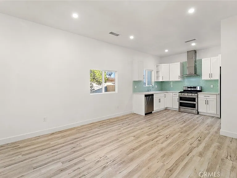 10730 Strathern St — Photo 14