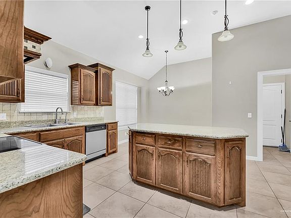 4th image of 624 Steamboat Dr