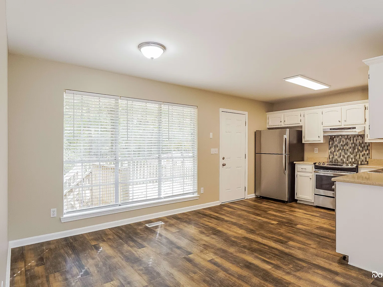 3 bed, 2.0 bath, 1683 sqft, $1,830 — Photo 3