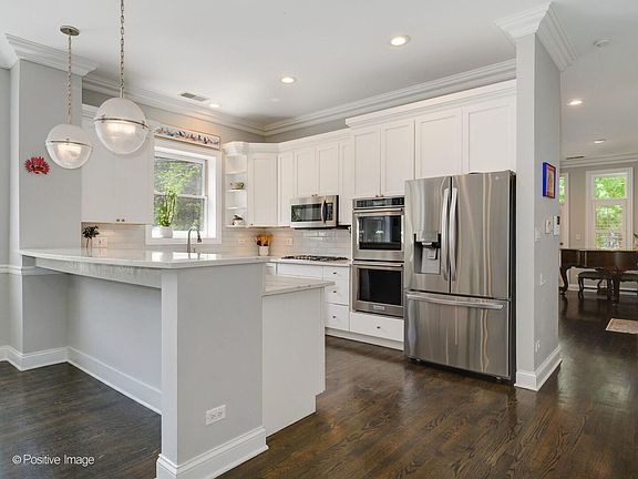 5th image of 1615 N Claremont Ave APT 1S