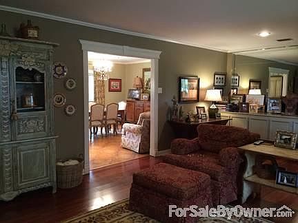 4th image of 308 Theodora Blvd
