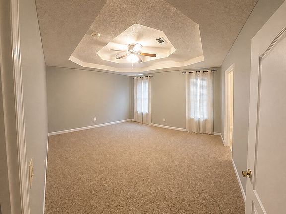 5th image of 403 Fine Ranch Dr