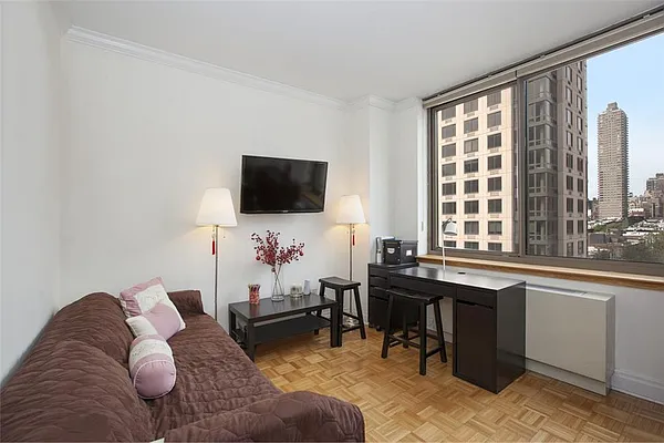 Sold by R New York | media 2