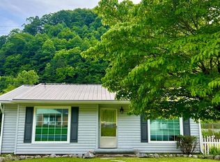 159 Keene Village Dr, Raccoon, KY 41557