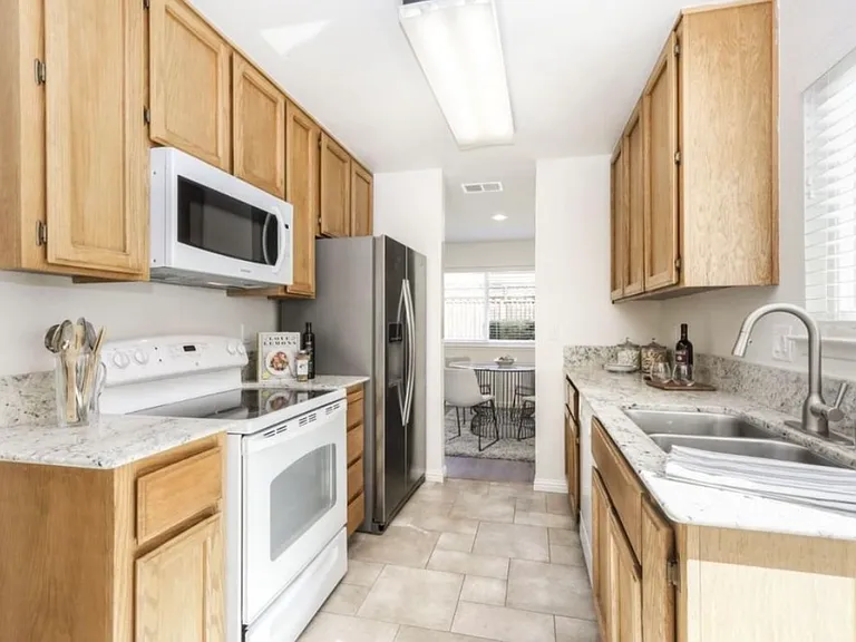 1465 Kelly Park Cir — Photo 4