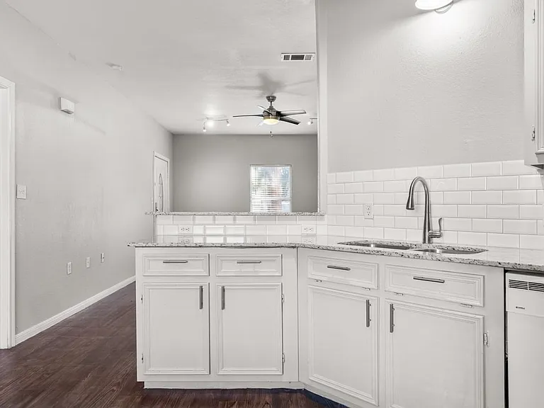 1521 Bagby Ave #C — Photo 10