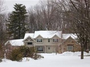 40 Mill Hollow Dr, Moreland Hills, OH