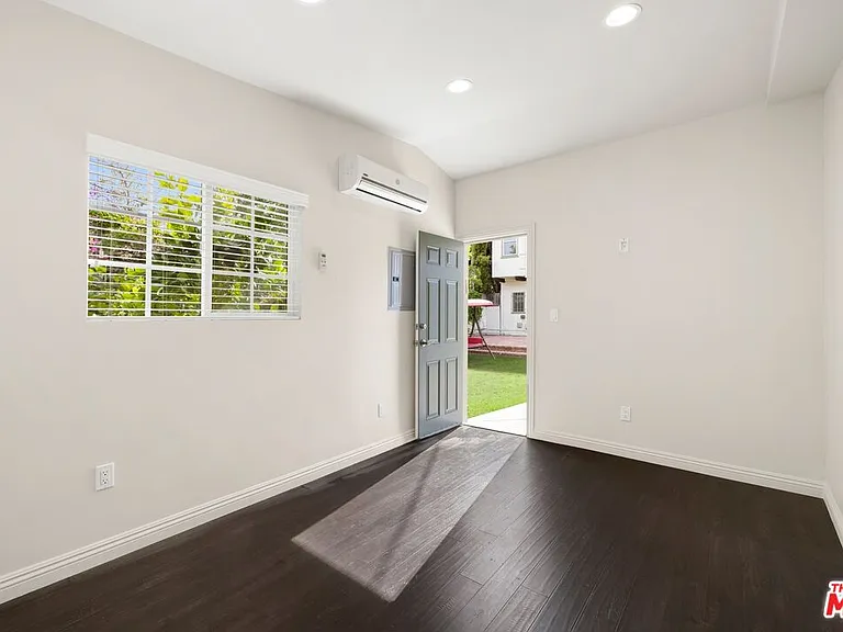 120 S Poinsettia Pl — Photo 23