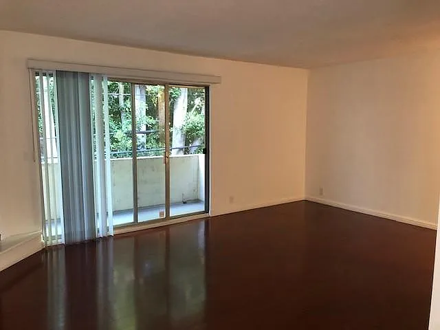 1382 Kelton Ave — Photo 4