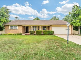 1717 Ridgeview Dr, Springdale, AR 72762