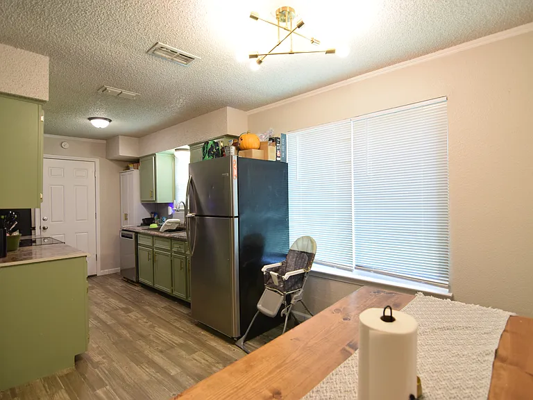 1804 Ruiz Dr — Photo 4