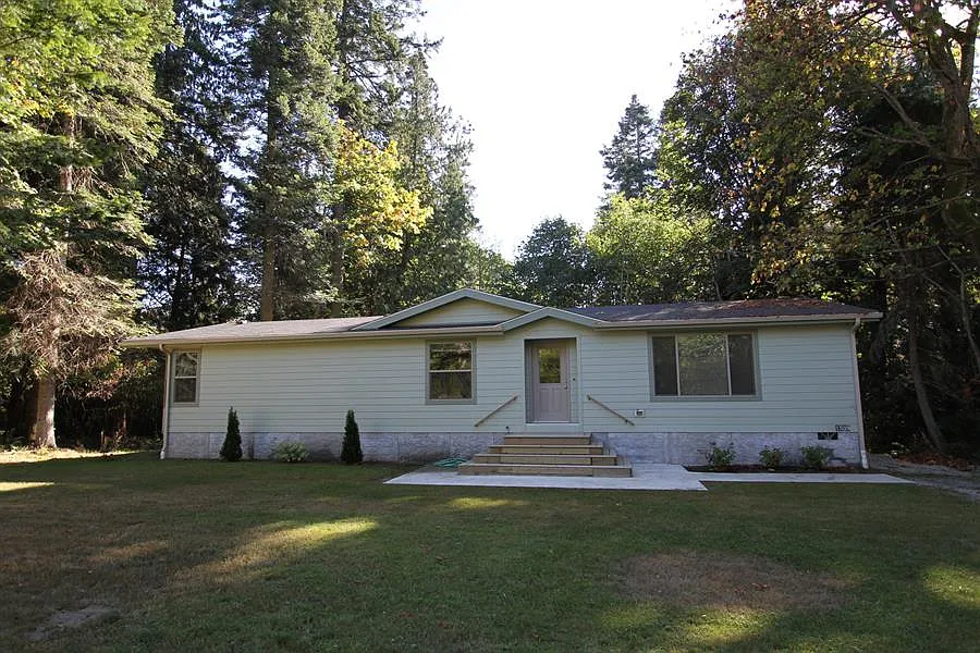 1539 Churchill Dr photo 1