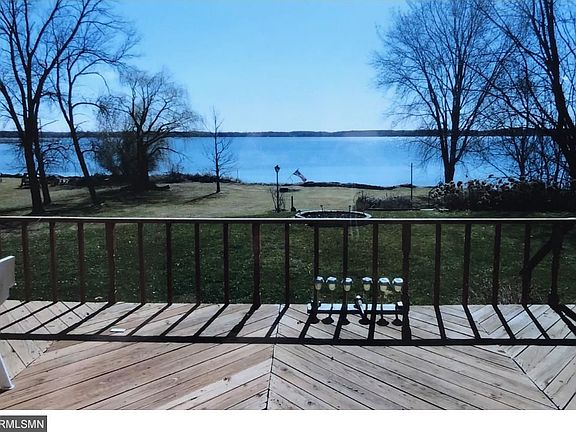 3rd image of 18453 Lakeview Point Dr NE