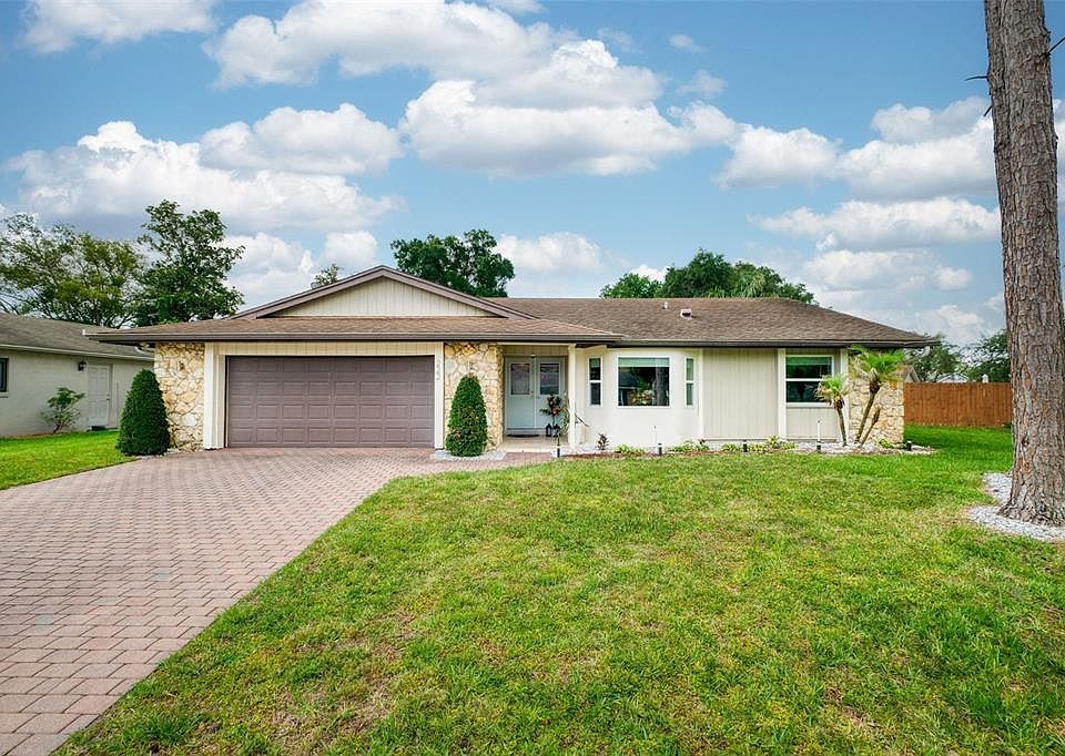 1st image of 222 W COTTESMORE CIRCLE