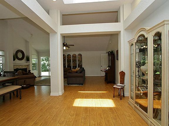 5th image of 3819 Village Oaks Dr