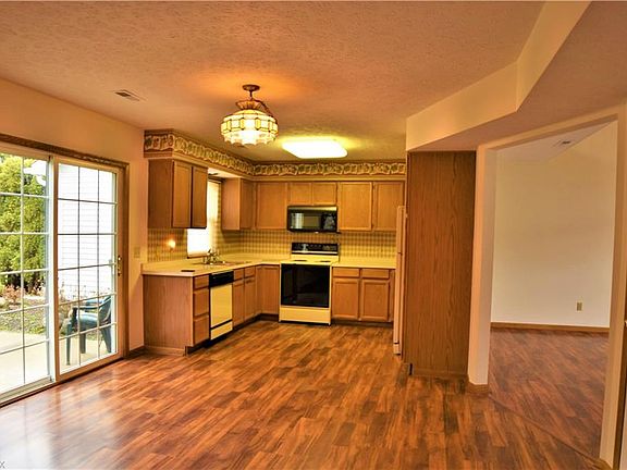 3rd image of 2528 Clearwater Ln