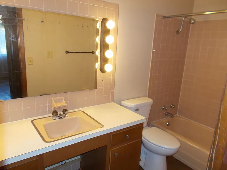 312 Hazelwood Ln — Photo 9