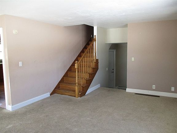5th image of 425 Fairmont Dr