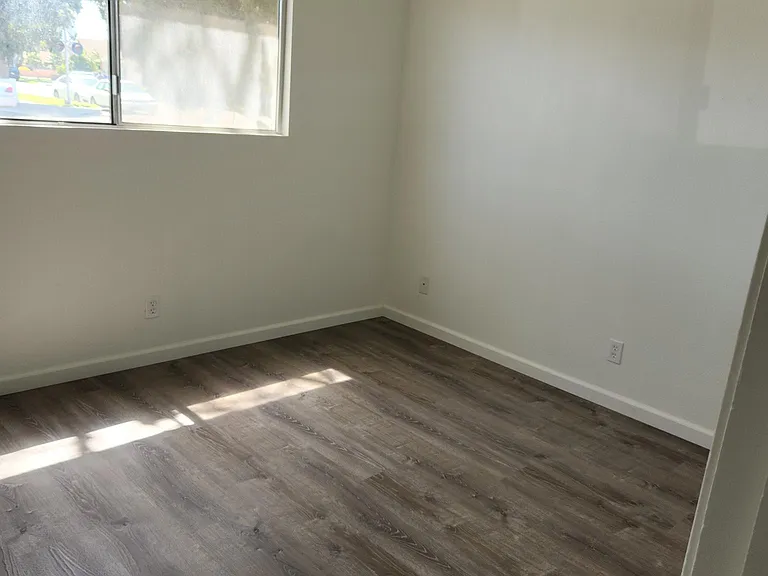 129 W Jones St #A — Photo 7