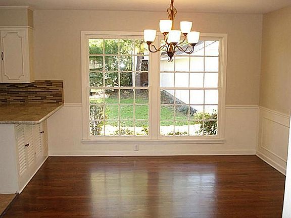 3rd image of 5521 Waltham Ave
