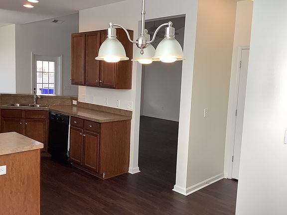 3rd image of 3067 Nantuckett Ave