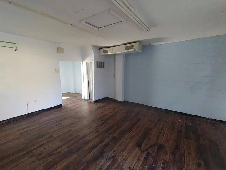 5615 Wesconnett Blvd — Photo 2