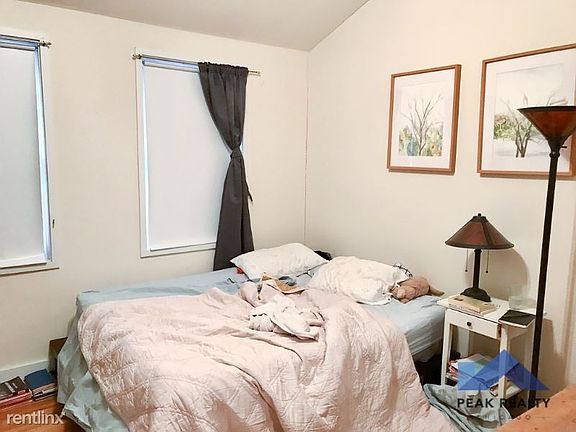 3rd image of 1065 N Hermitage Ave APT 3