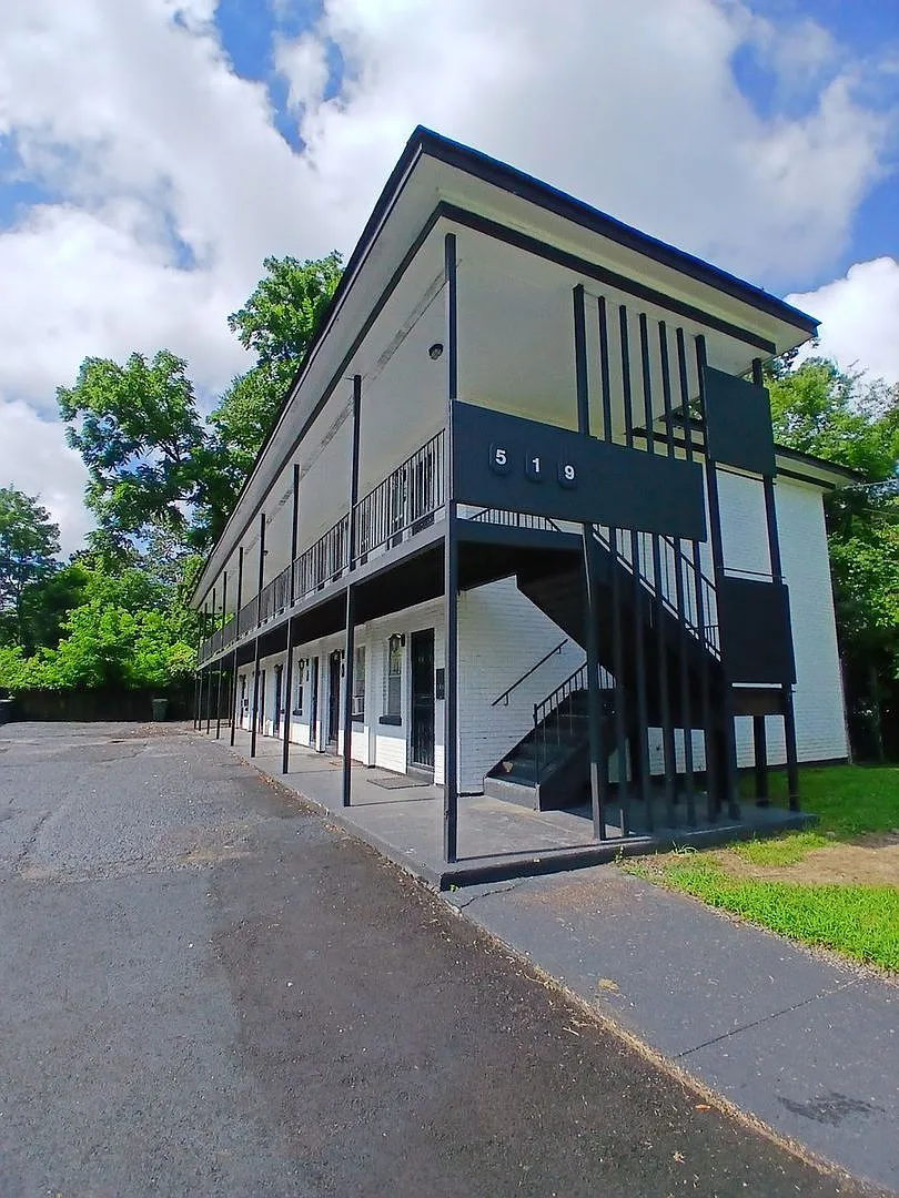 Building Photo - 519 Simpson Ave #2