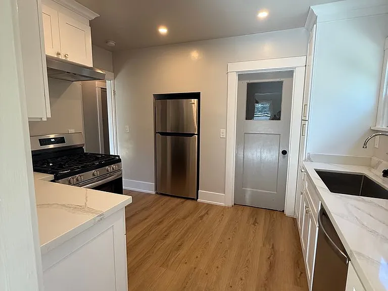 817 Wright St — Photo 9