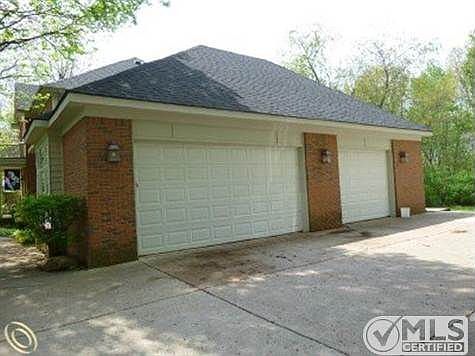 3 car garage.jpg