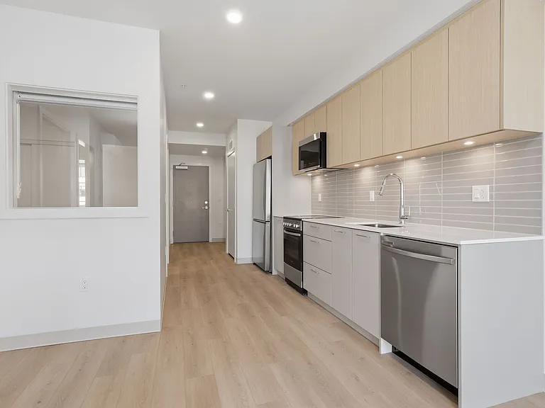 1529 Oxford St — Photo 47