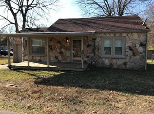 725 S Rockaway Ln, Springfield, MO 65802