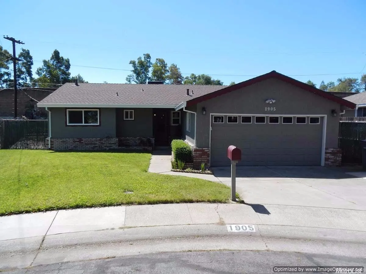 1905 Buckeye Dr photo 1