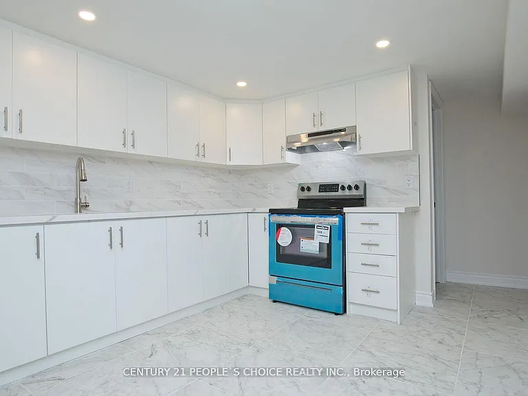 2 Betteridge Ln W — Photo 14