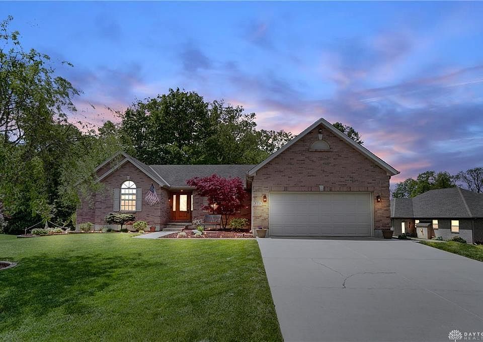 1st image of 573 E Brooke Dr