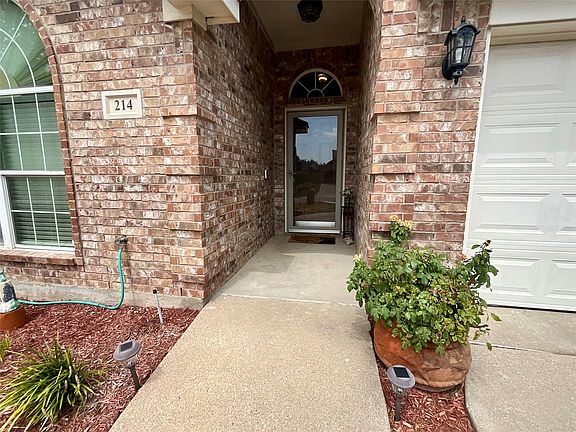 4th image of 214 Southpeak Ln