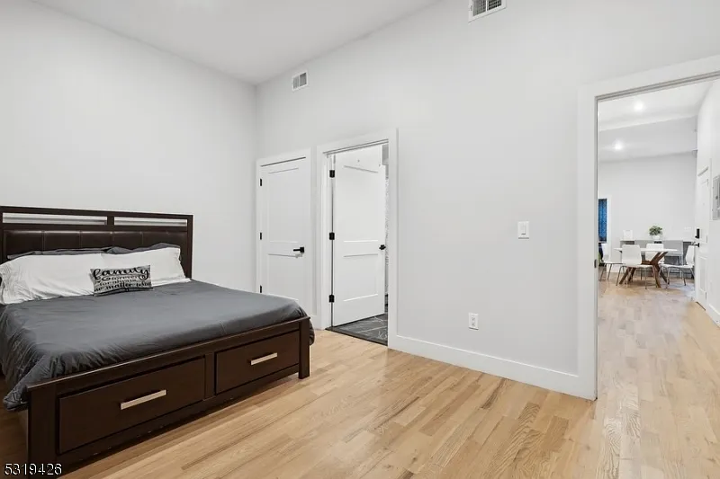 Building Photo - 104 Fleming Ave #201