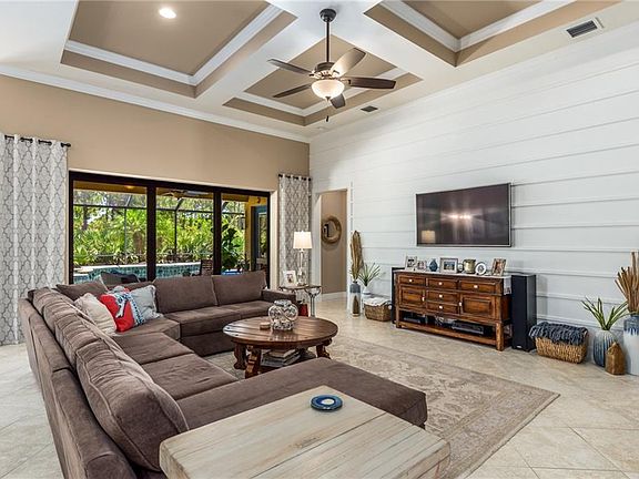 5th image of 1051 SW Cherry Blossom Ln