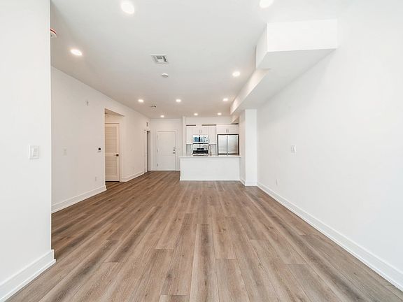 5th image of 32 Jones St #503