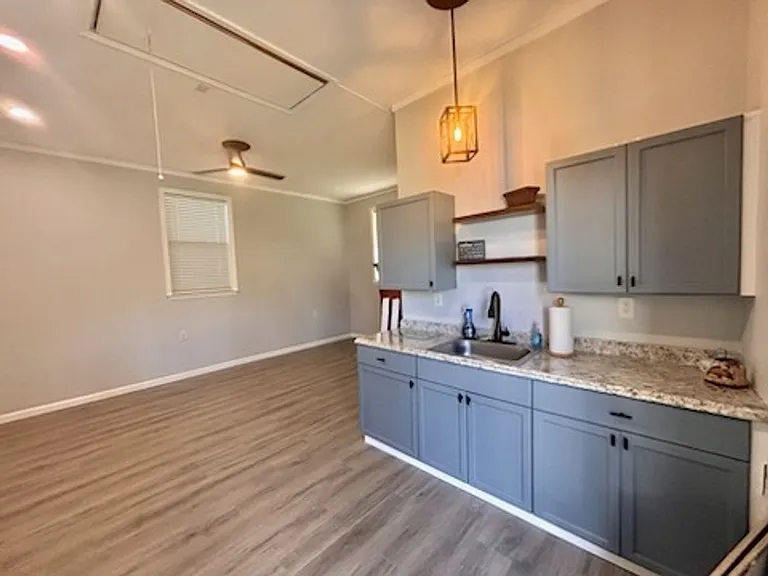 517 Jersey Ave — Photo 9